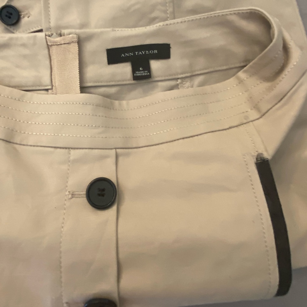 🌸Buy 2 for $10🌸 
Beige pencil skirt 2 front pockets - Picture 2 of 4
